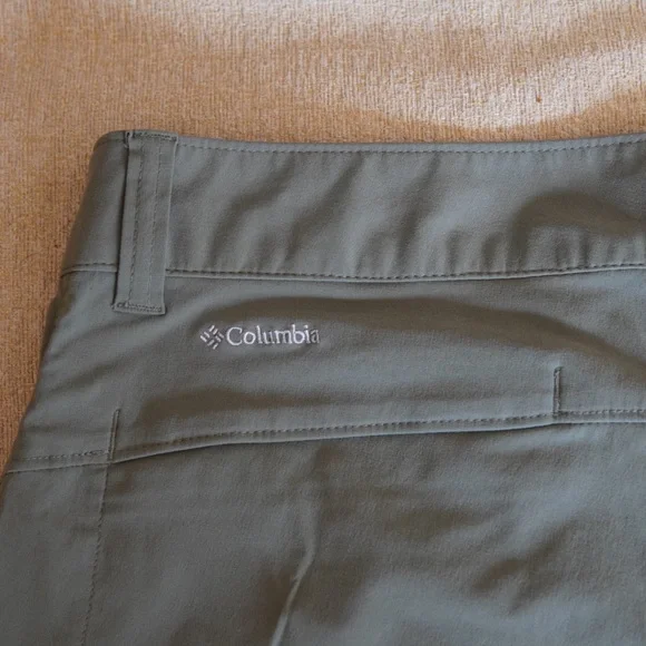 Columbia Shorts, Size 10 - Picture 3 of 6